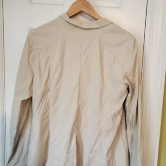 Eddie Bauer Voyager 2.0 Women's Travel Jacket - Picture 2 of 3